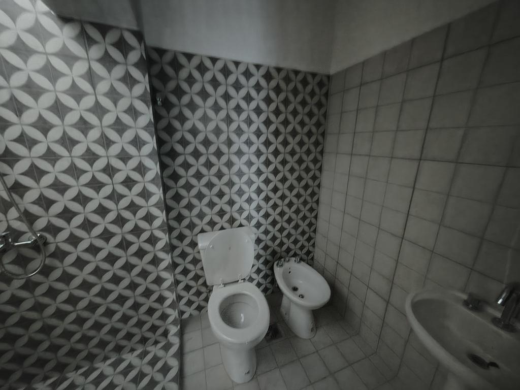 ALQUILAMOS HERMOSA CASA RECICLADA BARRIO SAN VICENTE