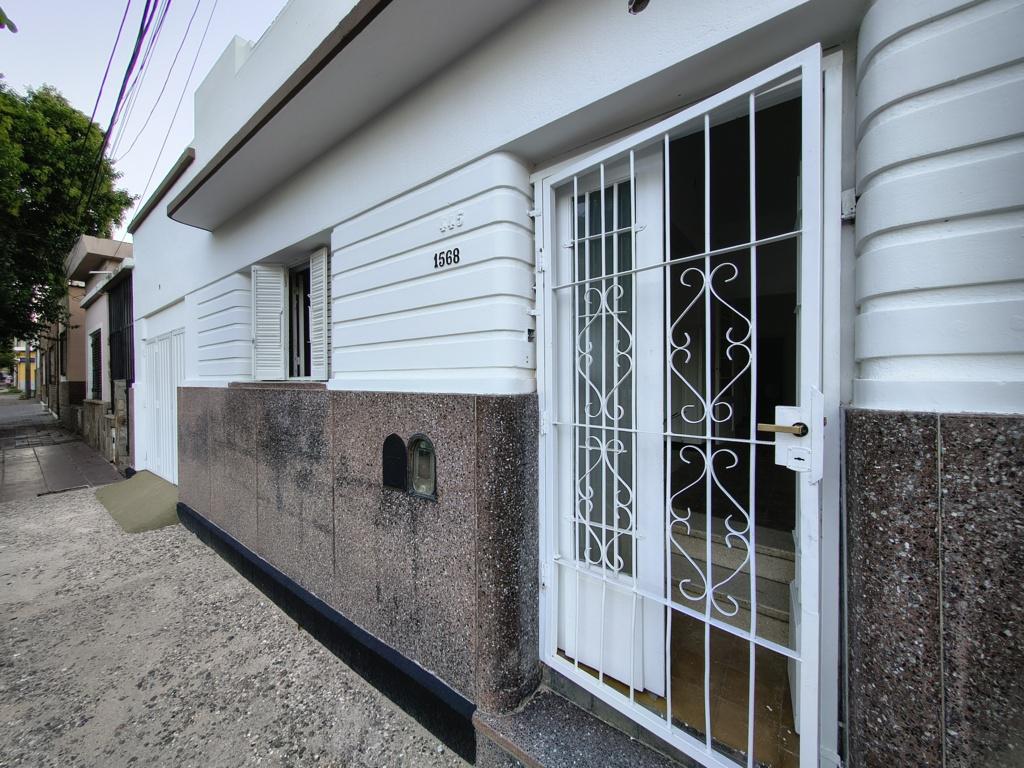 ALQUILAMOS HERMOSA CASA RECICLADA BARRIO SAN VICENTE