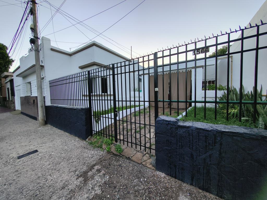 ALQUILAMOS HERMOSA CASA RECICLADA BARRIO SAN VICENTE