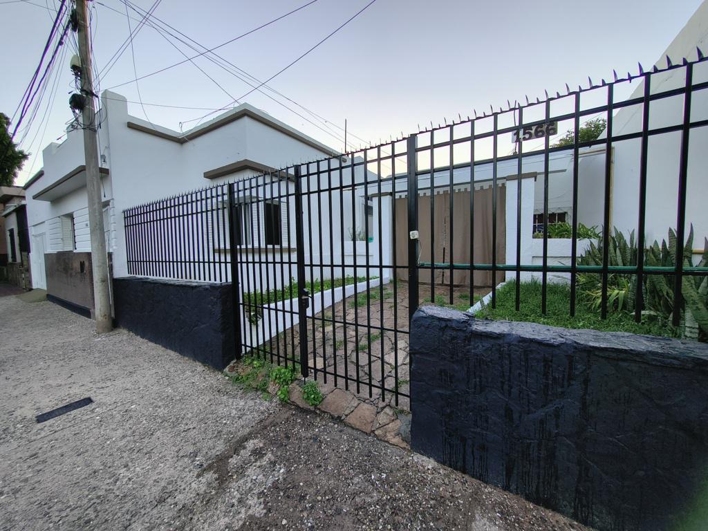 ALQUILAMOS HERMOSA CASA RECICLADA BARRIO SAN VICENTE