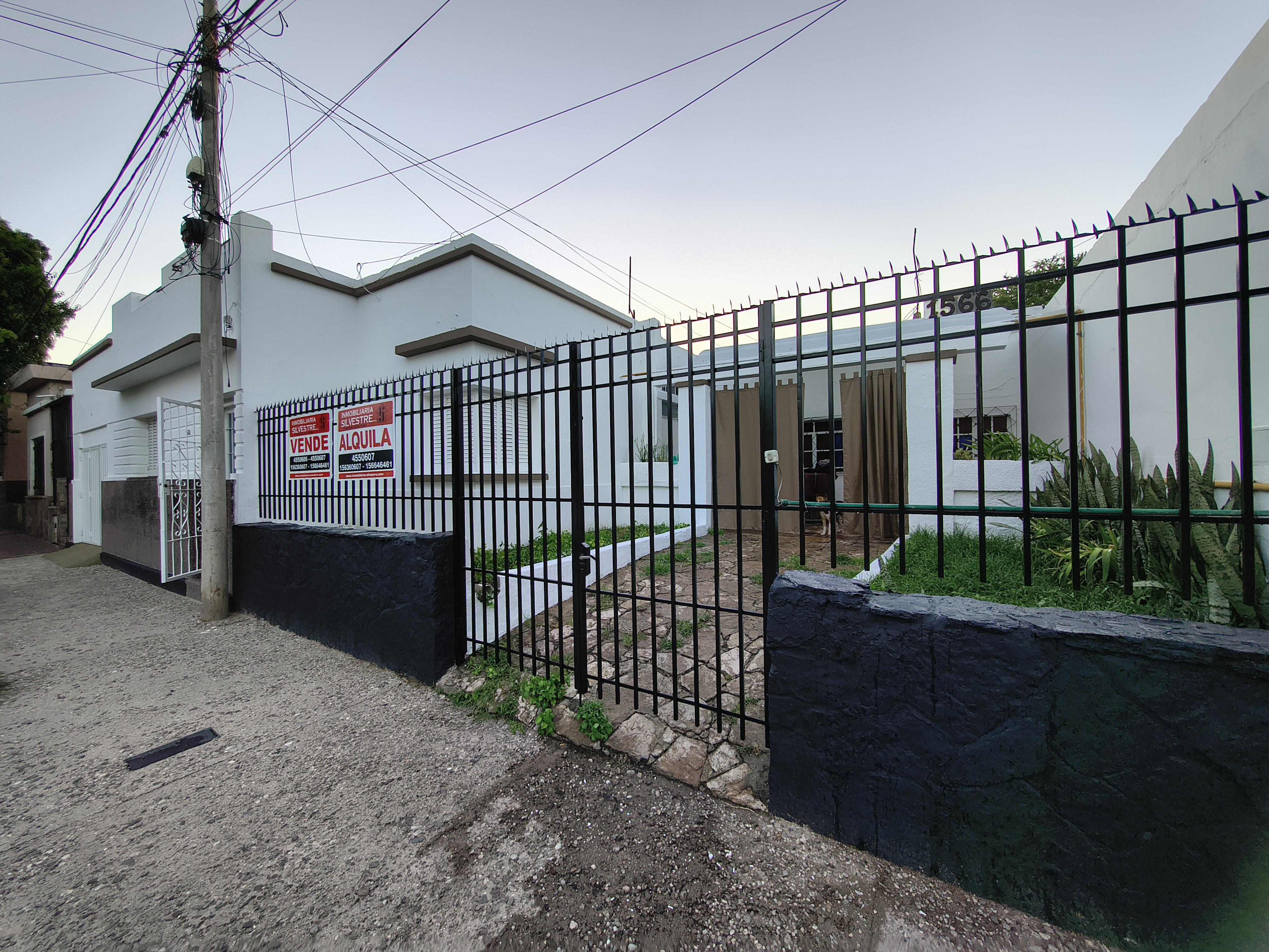 ALQUILAMOS HERMOSA CASA RECICLADA BARRIO SAN VICENTE