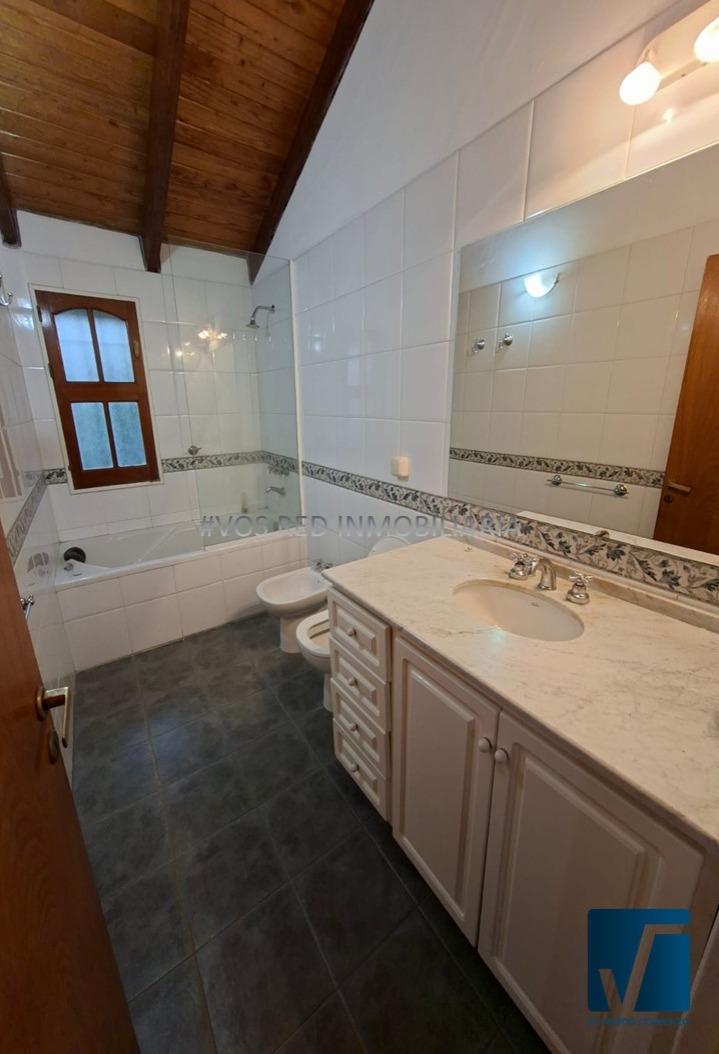 URCA - CASA 4 DORM  DEPTO 2 DORM