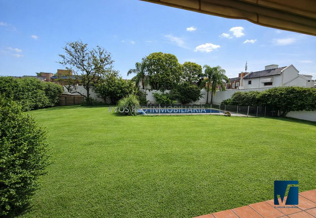 URCA - CASA 4 DORM  DEPTO 2 DORM