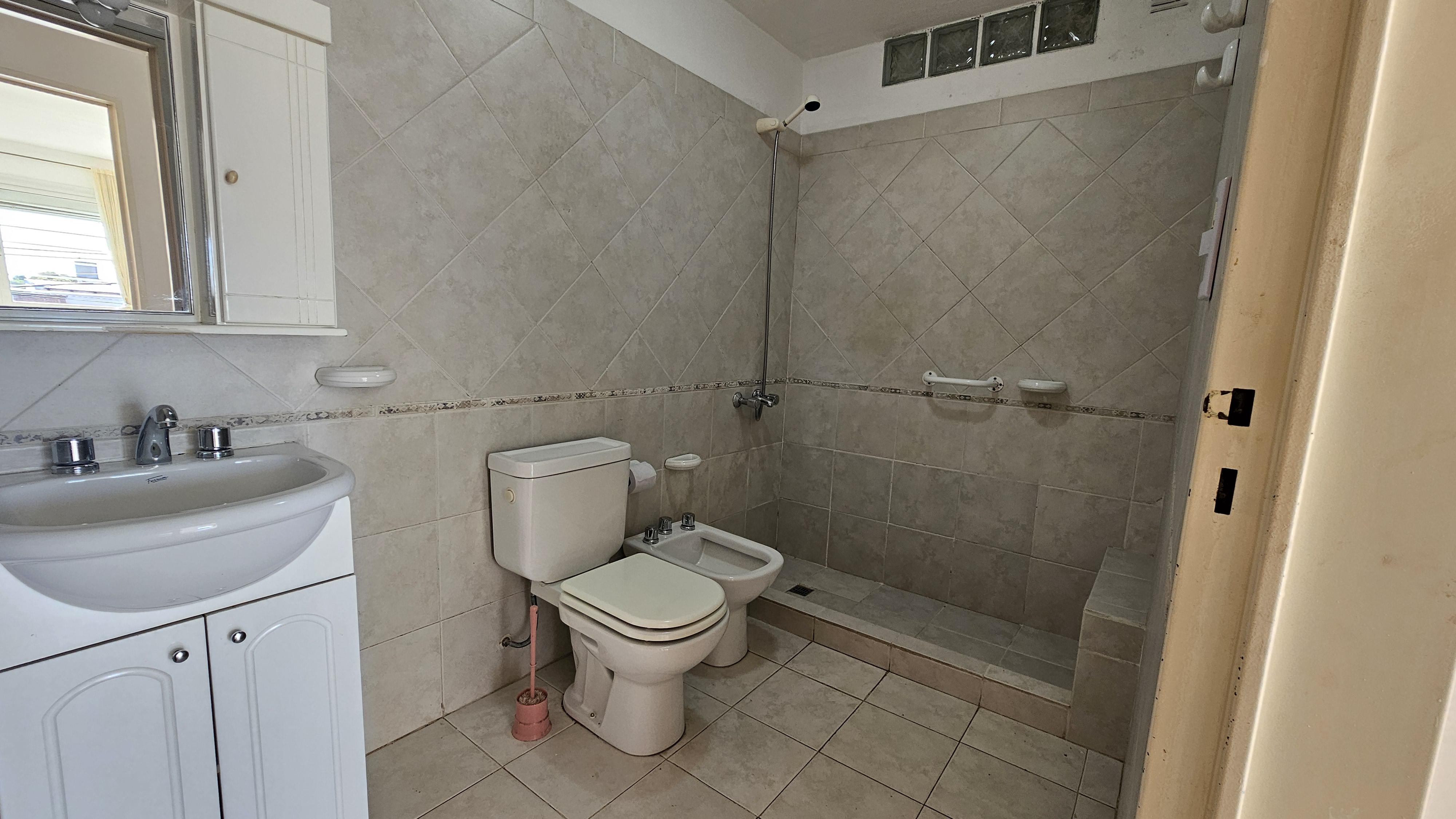 DEPARTAMENTO EN ALQUILER. AV RICHIERI. 2 DORMITORIOS con BALCÓN