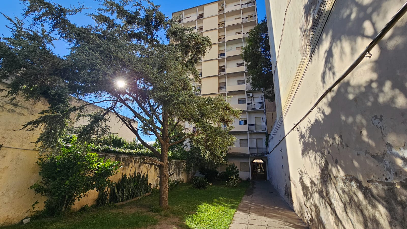 Departamento en alquiler  3 dormitorios  Arturo Orgaz a metros de Av. Colón