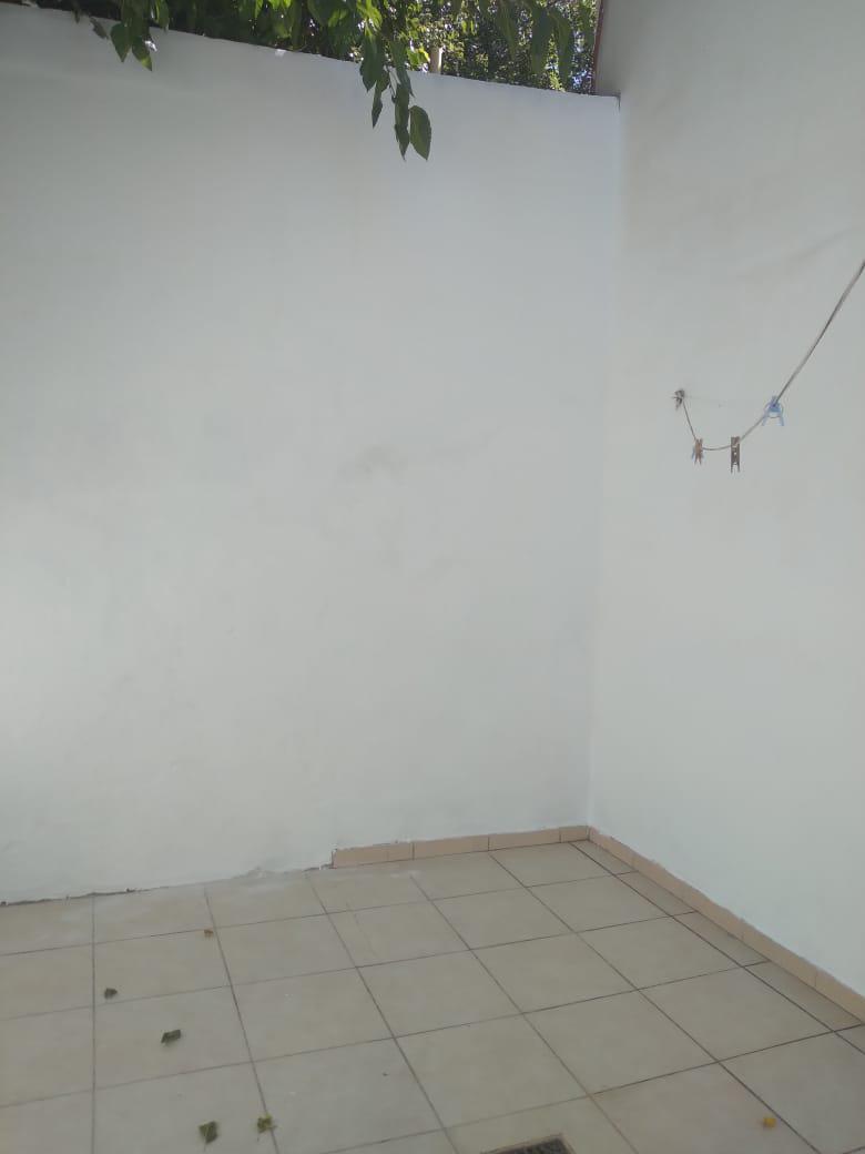 Alquilo dpto 2 dorm. P.B. cpatio. Barrio Observatorio.