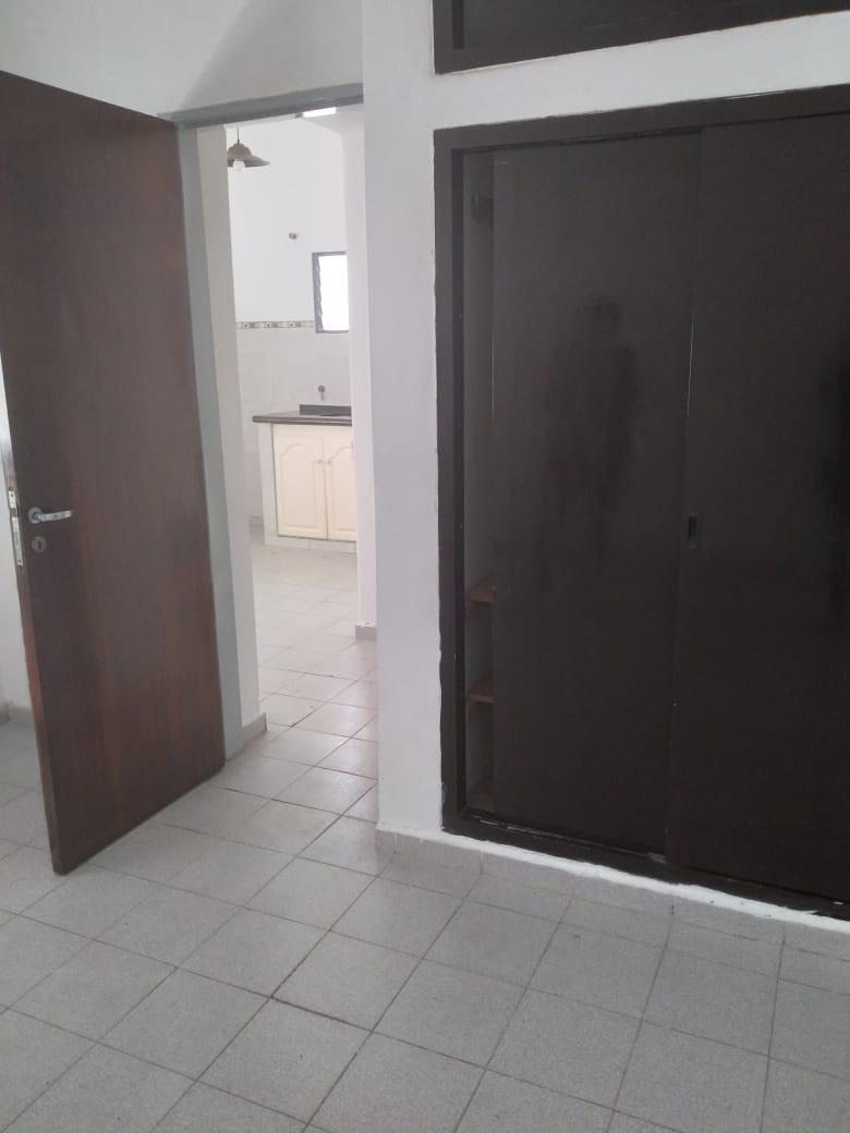 Alquilo dpto 2 dorm. P.B. cpatio. Barrio Observatorio.