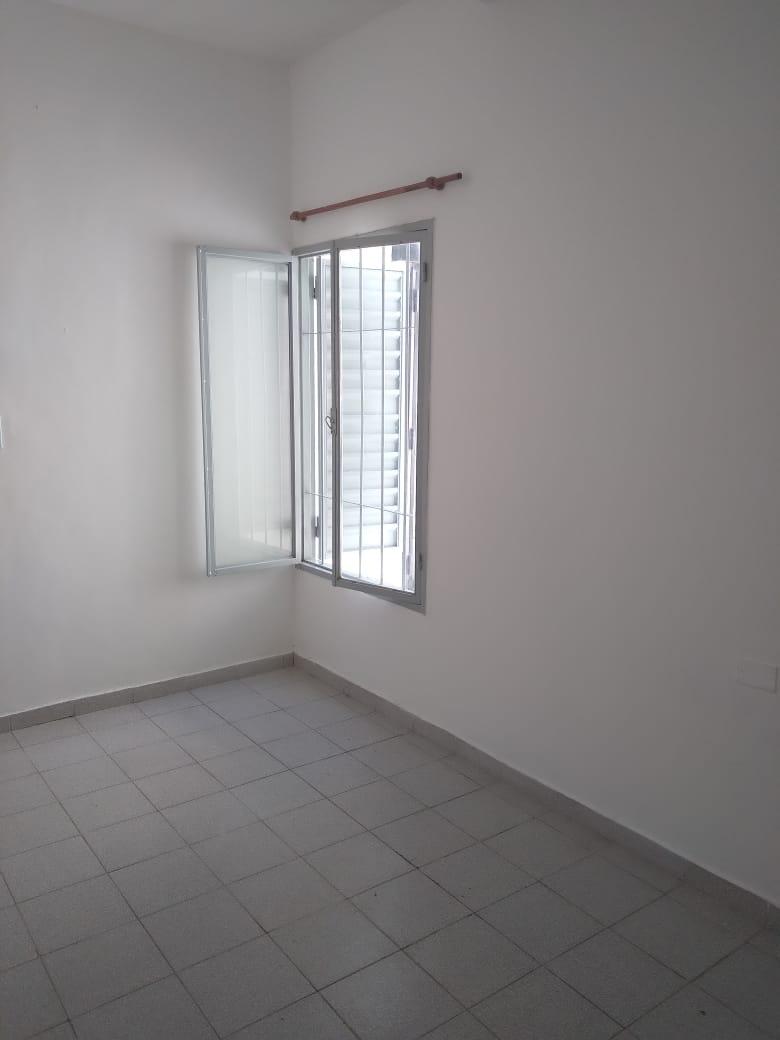 Alquilo dpto 2 dorm. P.B. cpatio. Barrio Observatorio.
