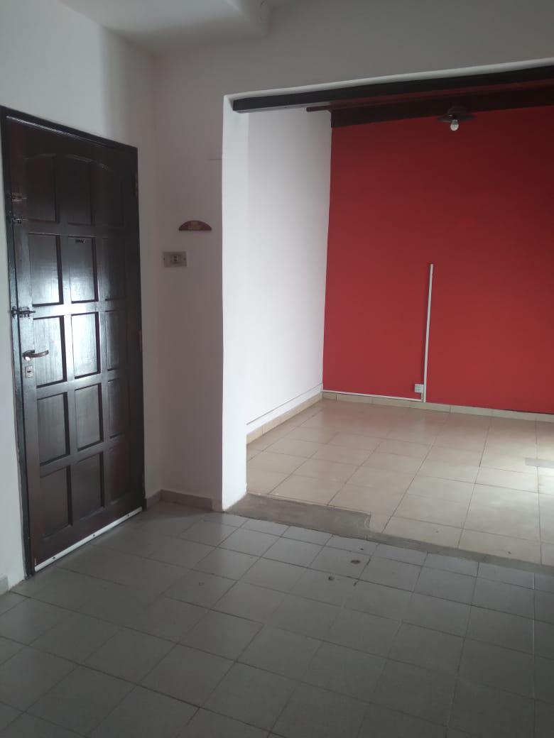 Alquilo dpto 2 dorm. P.B. cpatio. Barrio Observatorio.