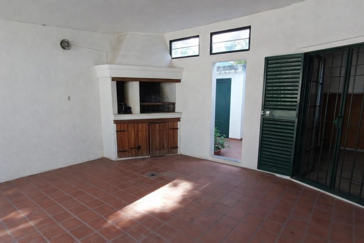 OPORTUNIDAD RETASADA  CASA 4 DORMITORIOS  DOBLE COCHERA  B BRIG. SAN MARTÍN