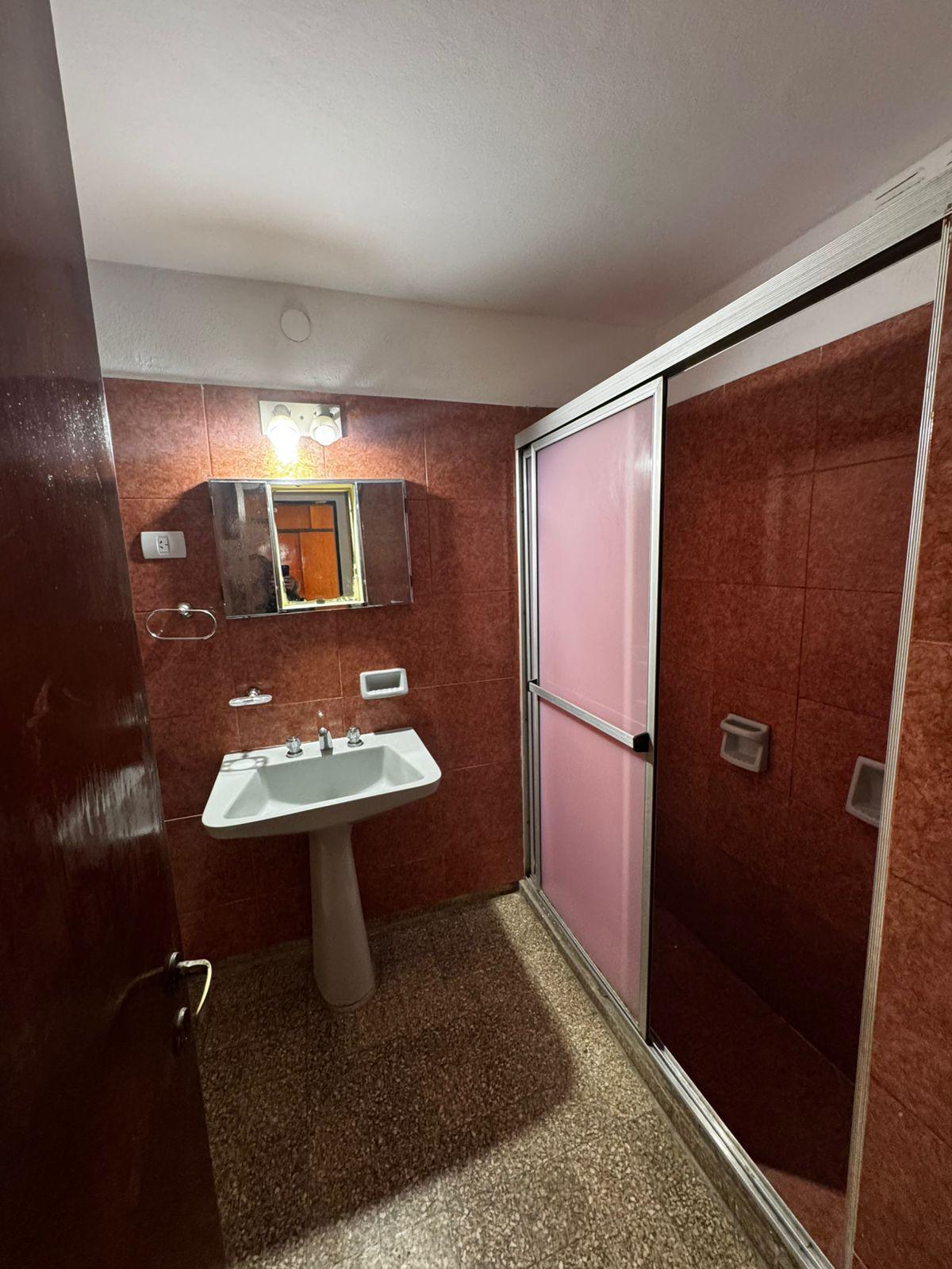 ALQUILA CASA INTERNA 3 DORM PATIO SOLO VIVIENDA- NUEVA CORDOBA