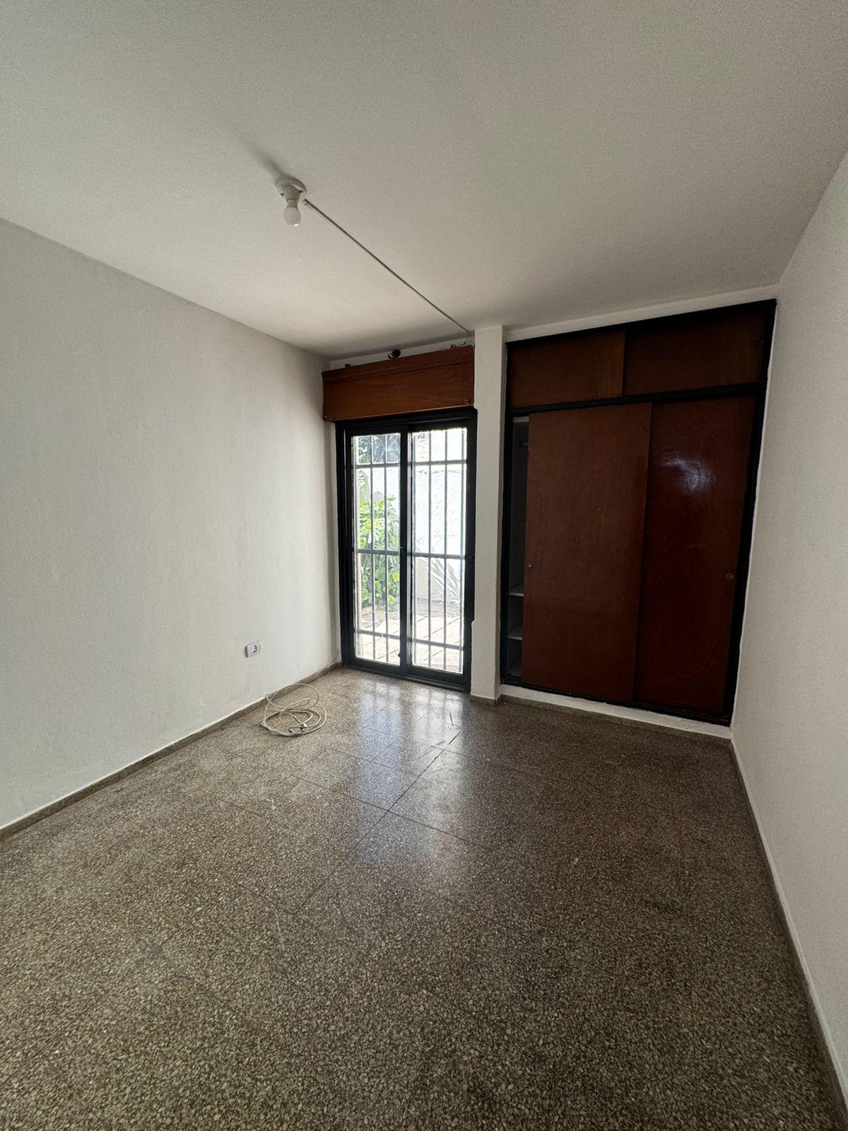 ALQUILA CASA INTERNA 3 DORM PATIO SOLO VIVIENDA- NUEVA CORDOBA