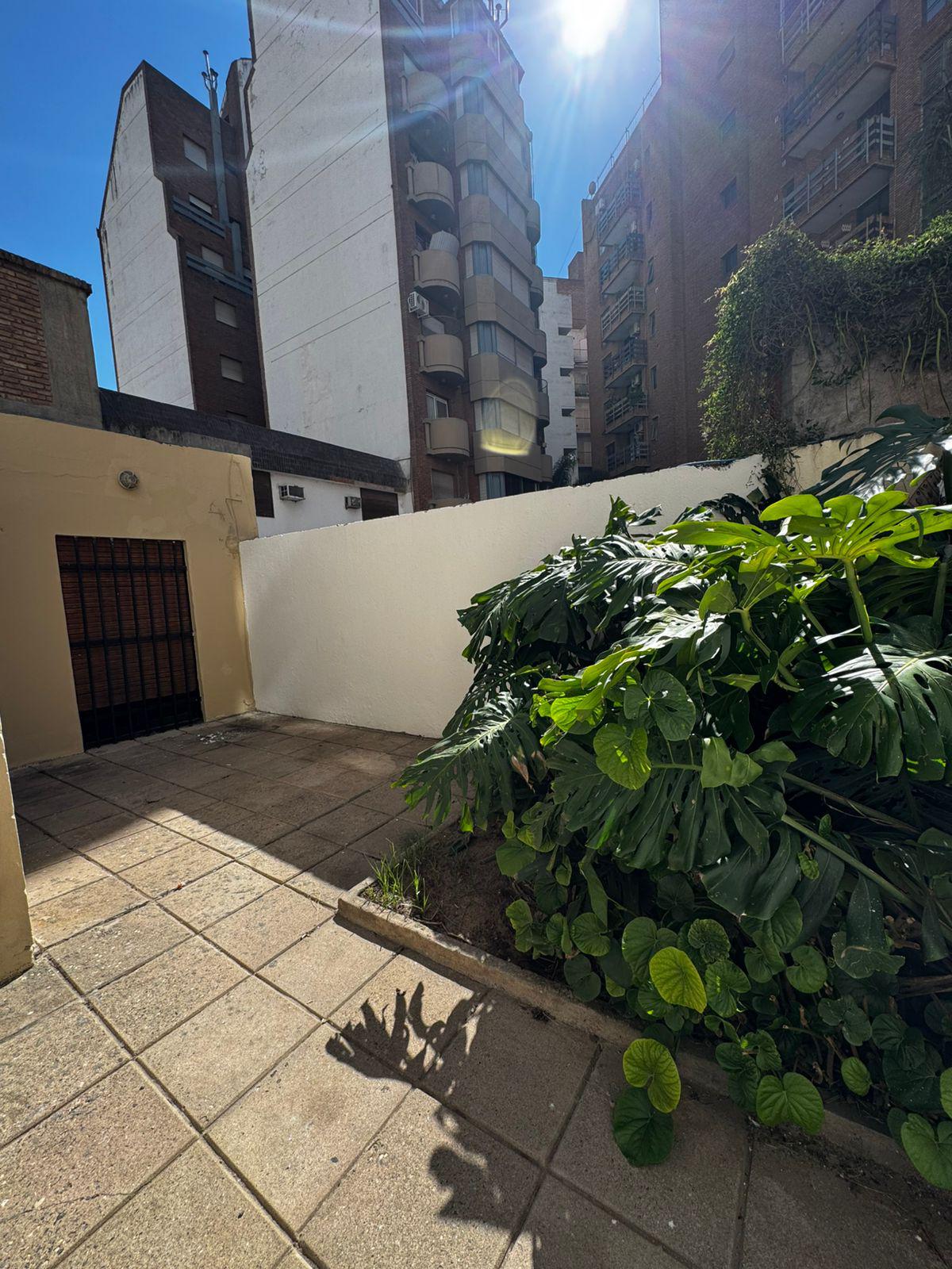 ALQUILA CASA INTERNA 3 DORM PATIO SOLO VIVIENDA- NUEVA CORDOBA