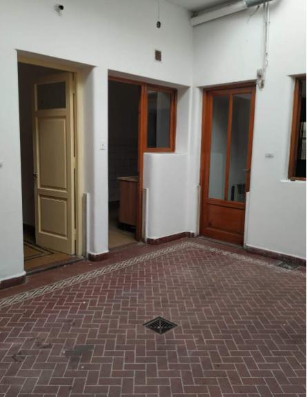 Alquilo casa 3 dorm. ccochera. B Ferroviario Mitre.