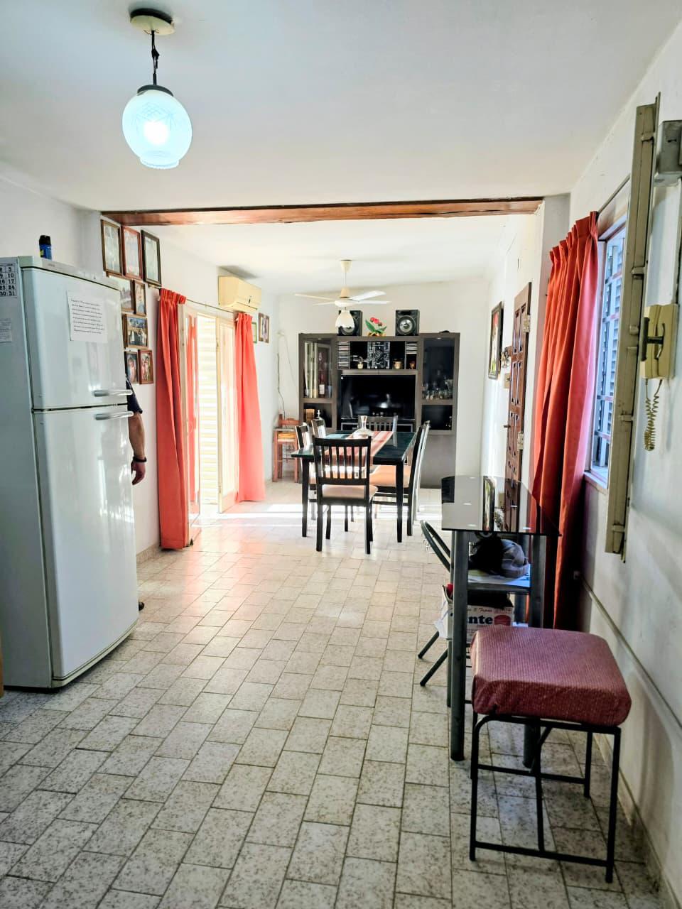 VENTA DE CASA 3 DORM COCHERA Y PATIO.B YOFRE SUR