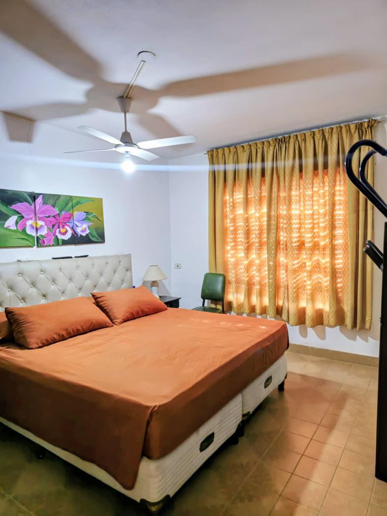 VENTA DE CASA 3 DORM COCHERA Y PATIO.B YOFRE SUR