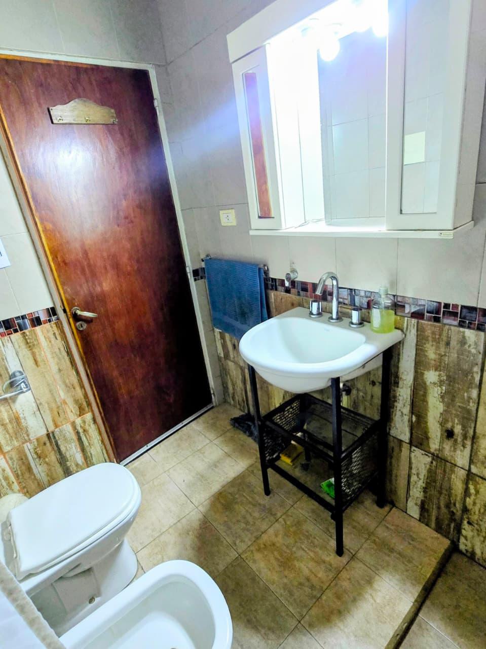 VENTA DE CASA 3 DORM COCHERA Y PATIO.B YOFRE SUR