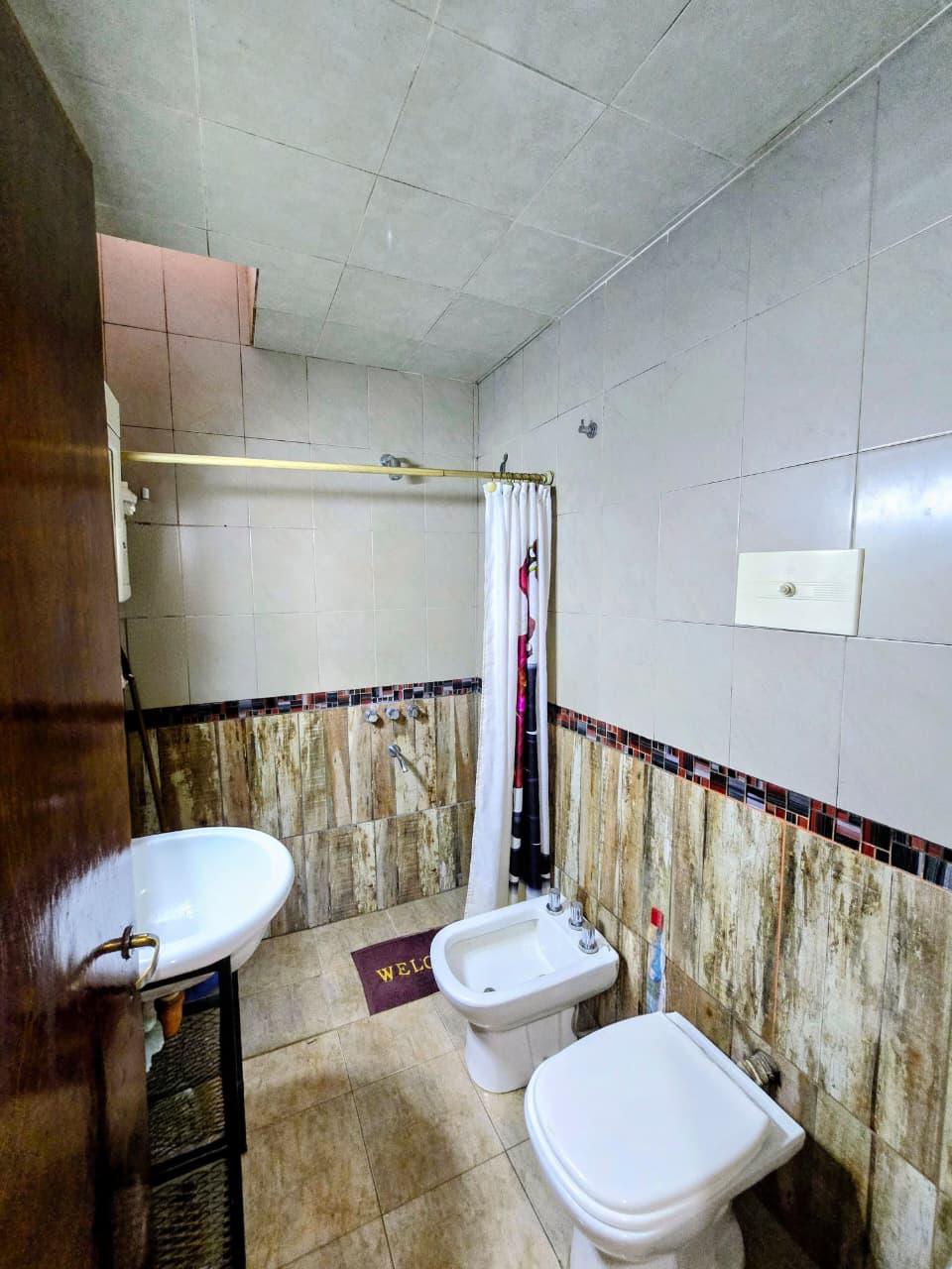 VENTA DE CASA 3 DORM COCHERA Y PATIO.B YOFRE SUR