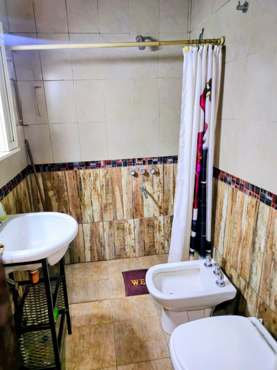 VENTA DE CASA 3 DORM COCHERA Y PATIO.B YOFRE SUR