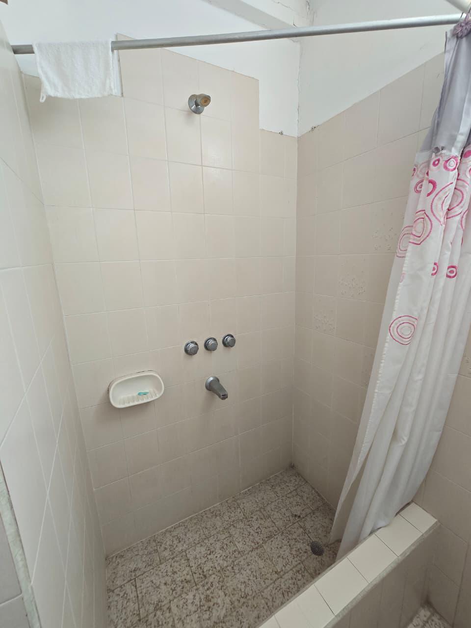 VENTA DE CASA 3 DORM COCHERA Y PATIO.B YOFRE SUR