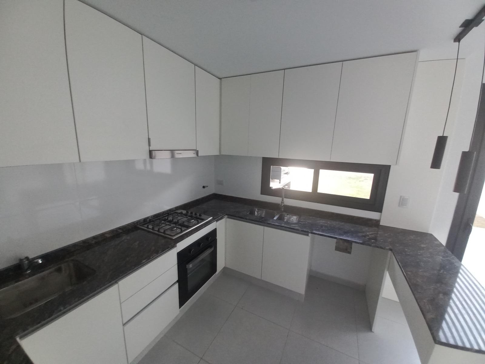 DUPLEX 3 DORM  ESCRITORIO EN LA CALANDRIA EXC UBICACION FRENTE A ESPACIO VERDE