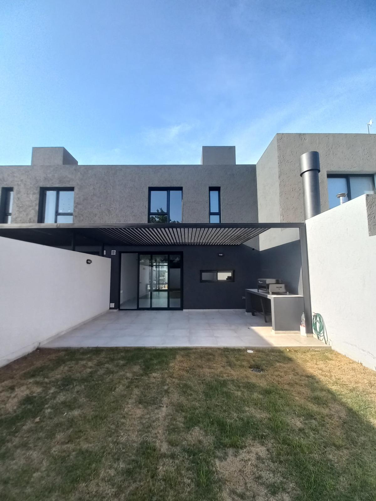 DUPLEX 3 DORM  ESCRITORIO EN LA CALANDRIA EXC UBICACION FRENTE A ESPACIO VERDE