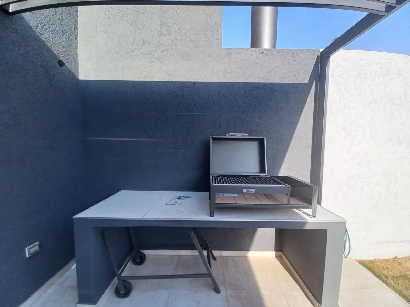 DUPLEX 3 DORM  ESCRITORIO EN LA CALANDRIA EXC UBICACION FRENTE A ESPACIO VERDE