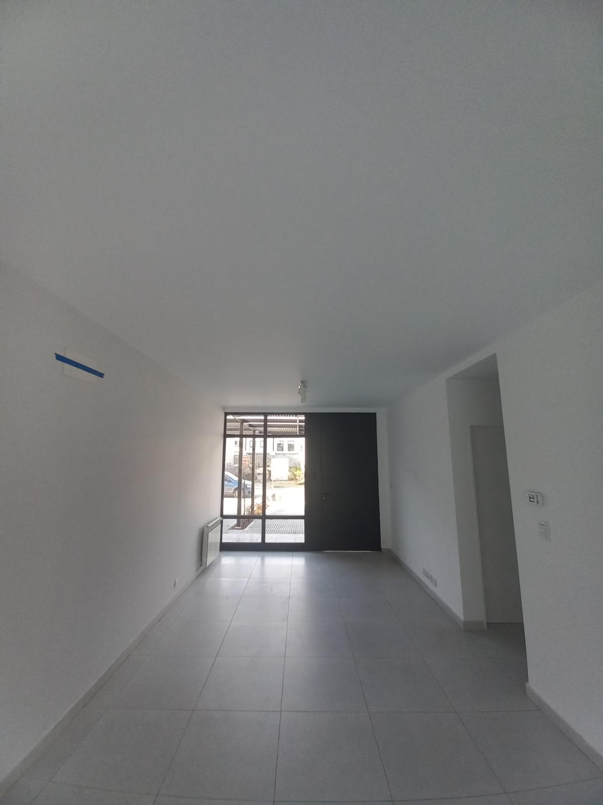 DUPLEX 3 DORM  ESCRITORIO EN LA CALANDRIA EXC UBICACION FRENTE A ESPACIO VERDE