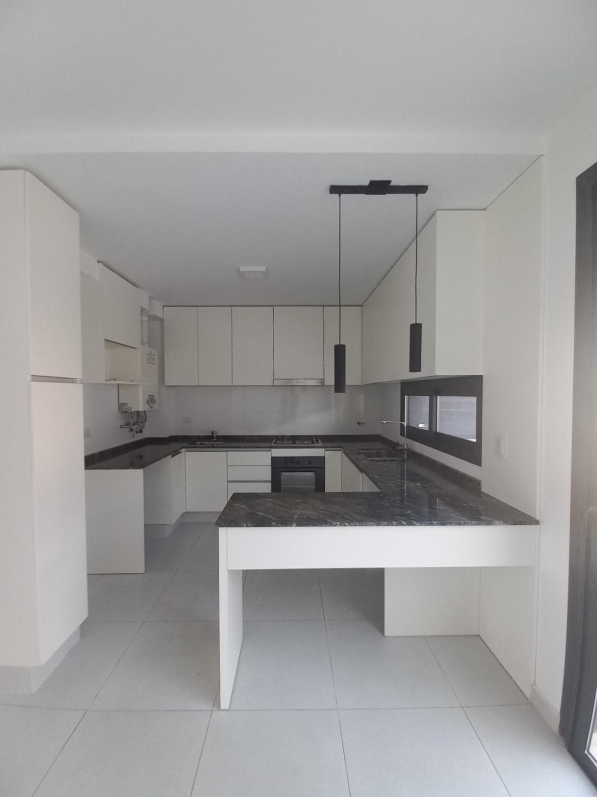 DUPLEX 3 DORM  ESCRITORIO EN LA CALANDRIA EXC UBICACION FRENTE A ESPACIO VERDE