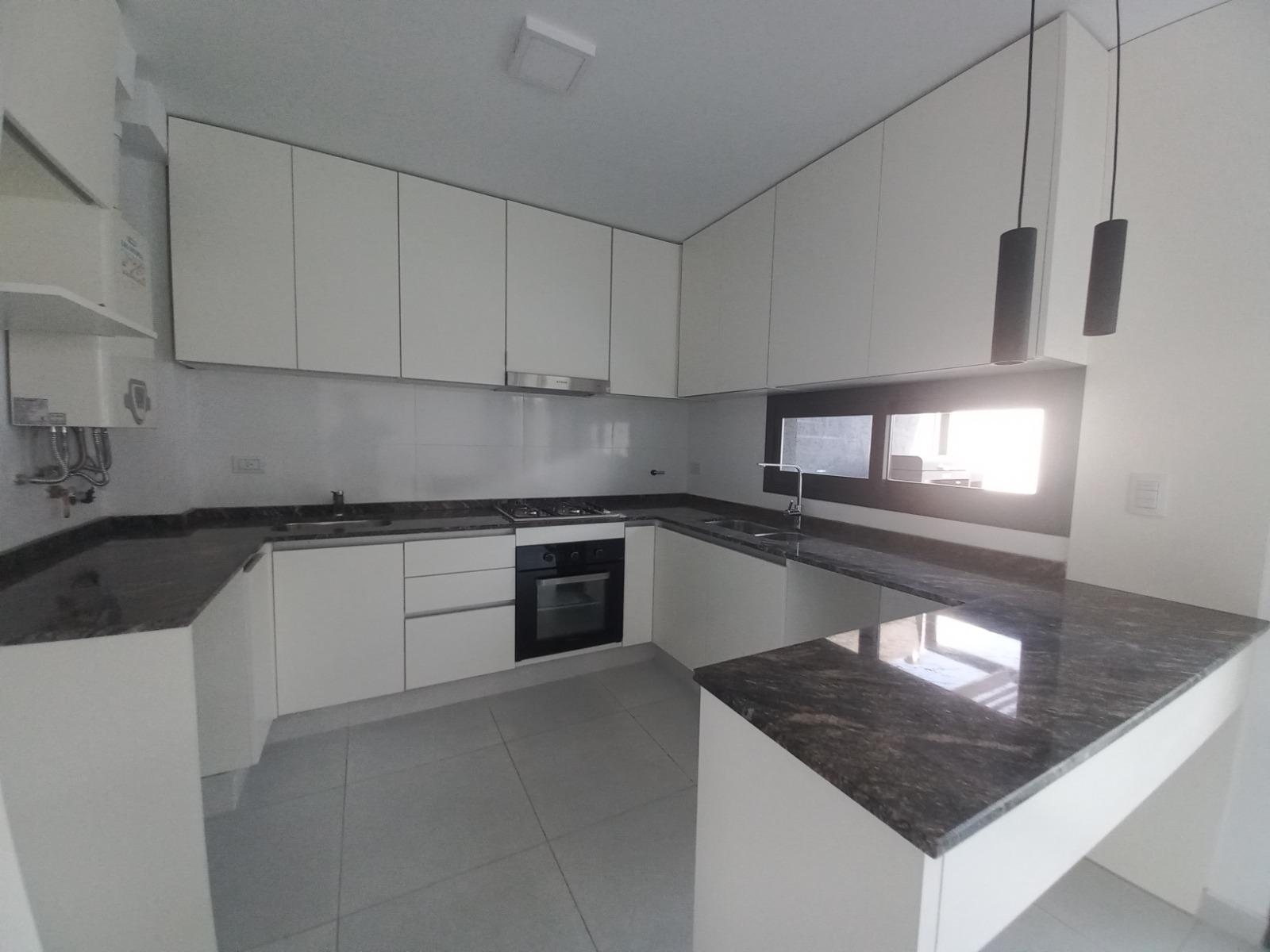 DUPLEX 3 DORM  ESCRITORIO EN LA CALANDRIA EXC UBICACION FRENTE A ESPACIO VERDE