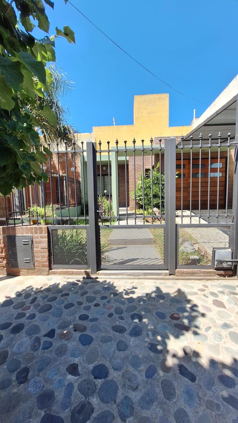 ALQUILER Casa 1 Dormitorio Escritorio Nuevo Poeta Lugones