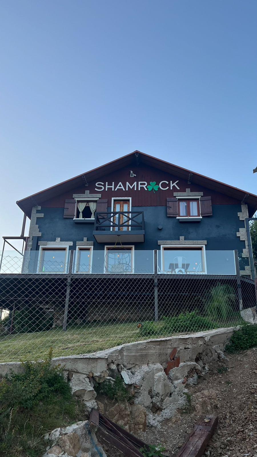 Oportunidad!!! Venta de local comercial con  costa de río, habitaciones, amoblado, escritura inmediata