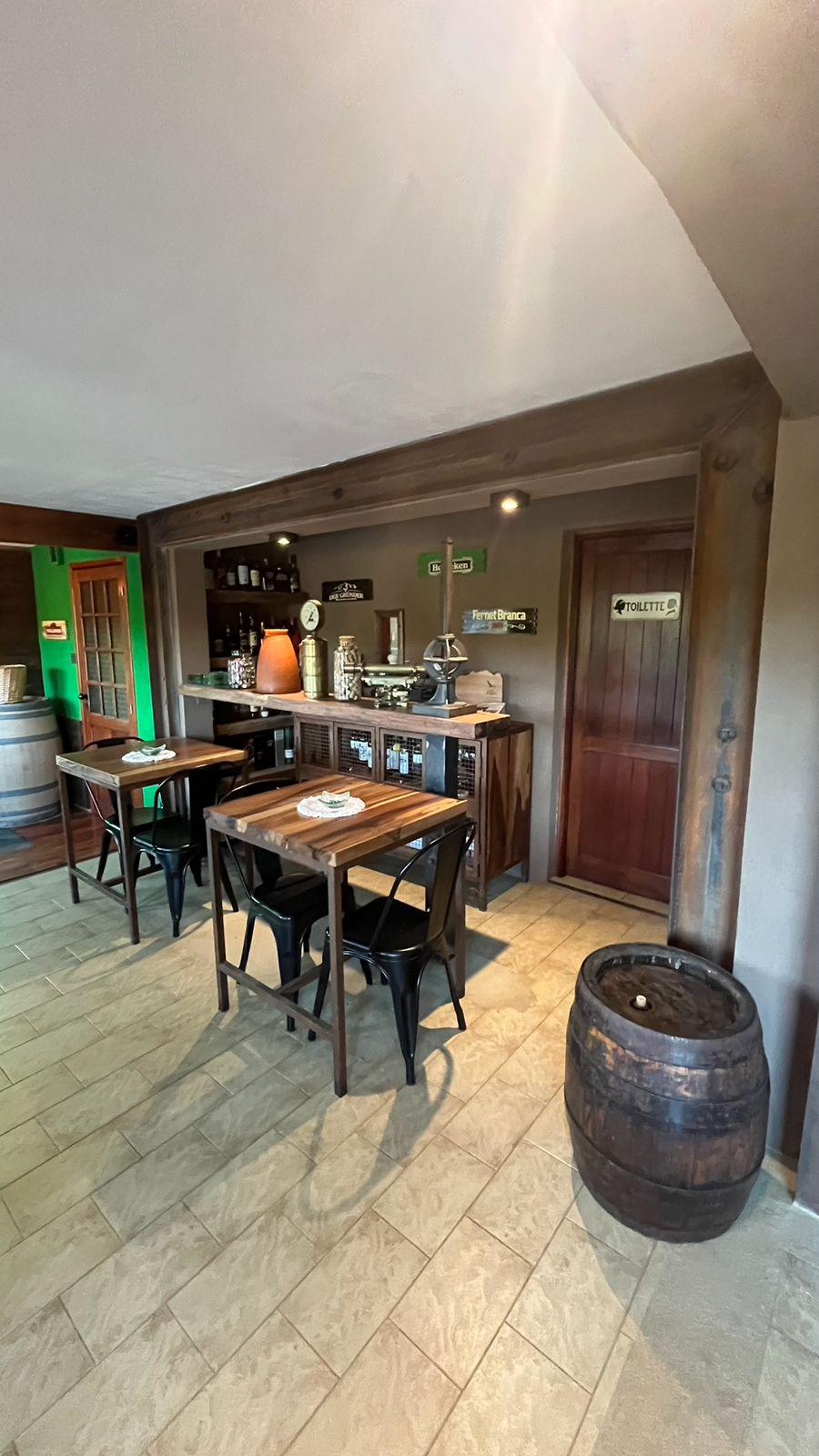 Oportunidad!!! Venta de local comercial con  costa de río, habitaciones, amoblado, escritura inmediata