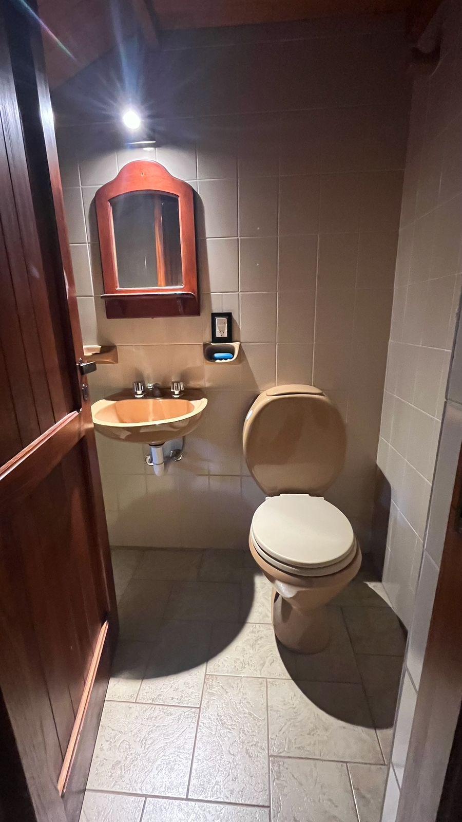 Oportunidad!!! Venta de local comercial con  costa de río, habitaciones, amoblado, escritura inmediata