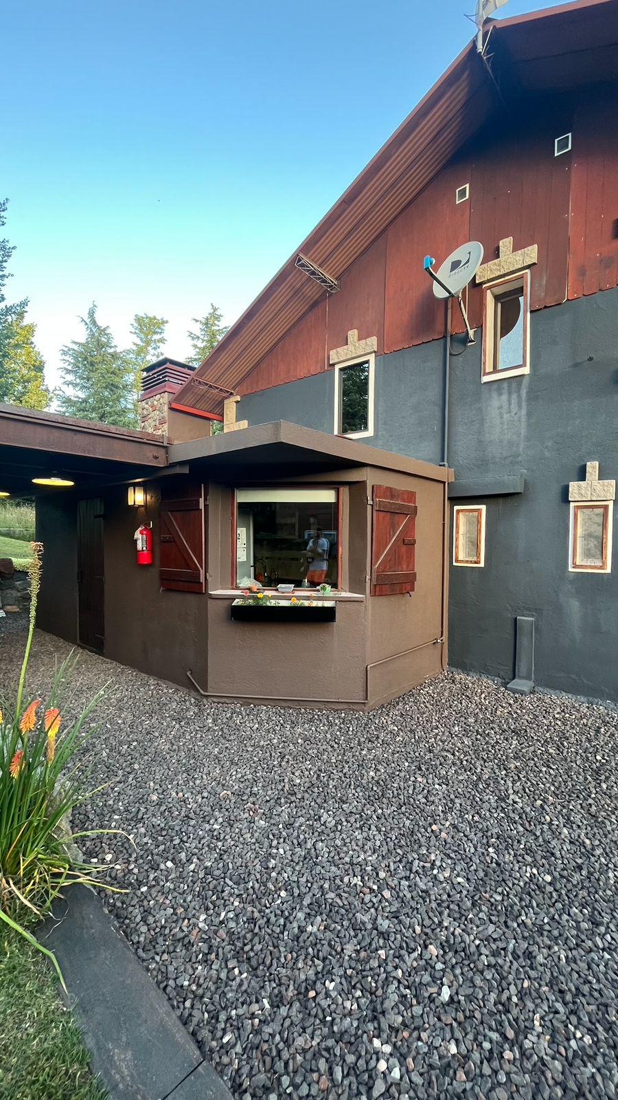 Oportunidad!!! Venta de local comercial con  costa de río, habitaciones, amoblado, escritura inmediata