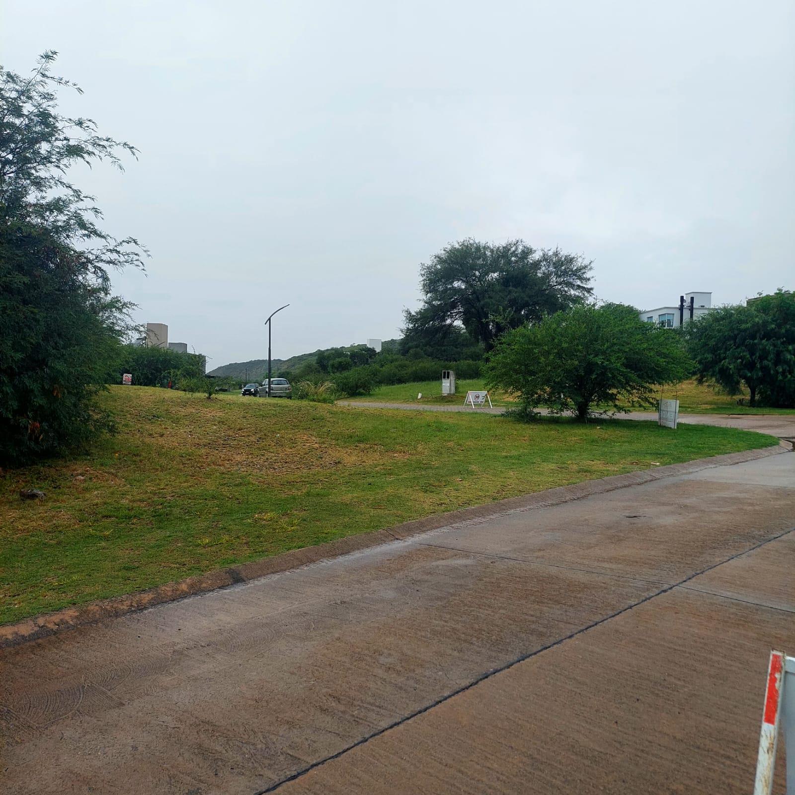 Terreno venta Colinas de la Deseada esquina 456 M