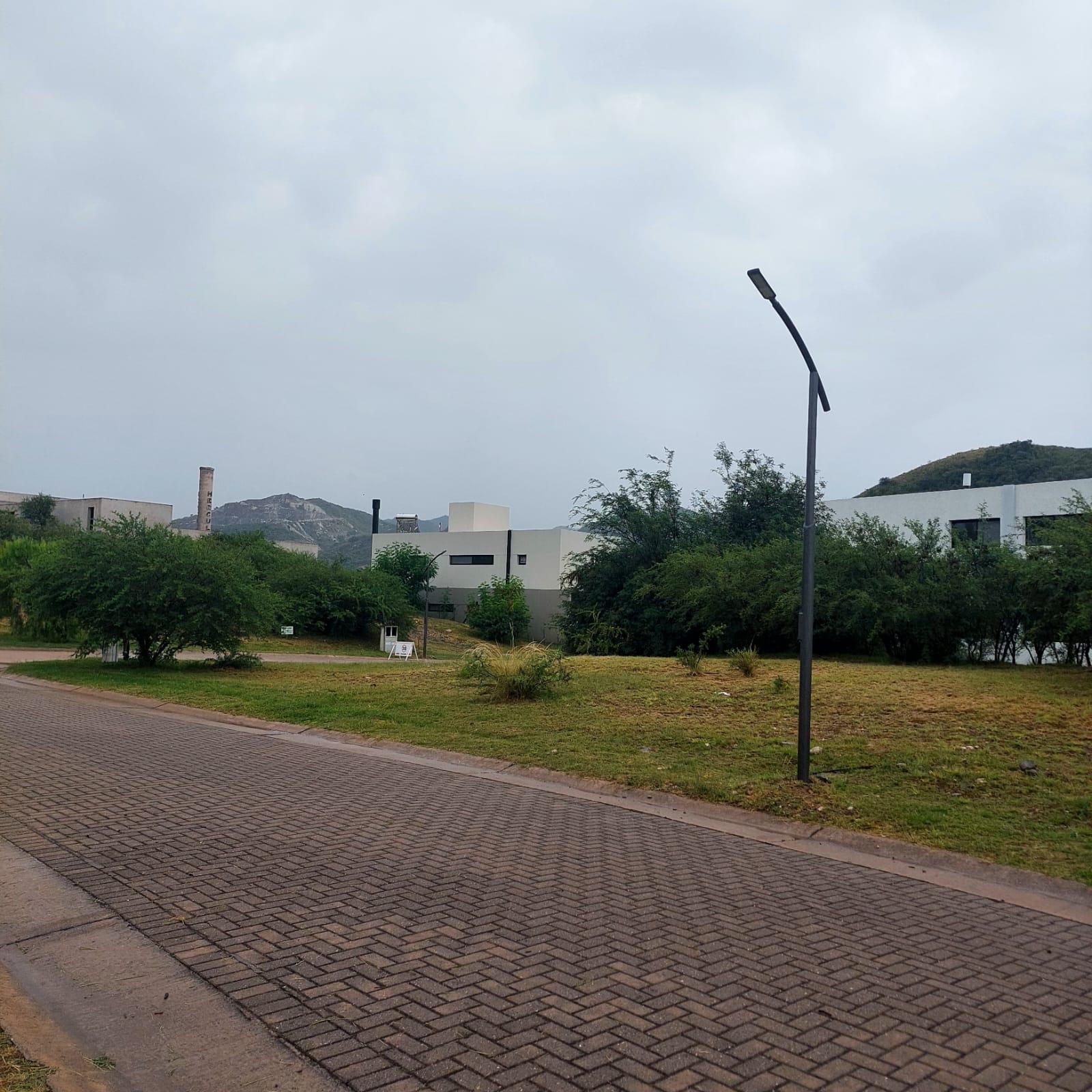 Terreno venta Colinas de la Deseada esquina 456 M