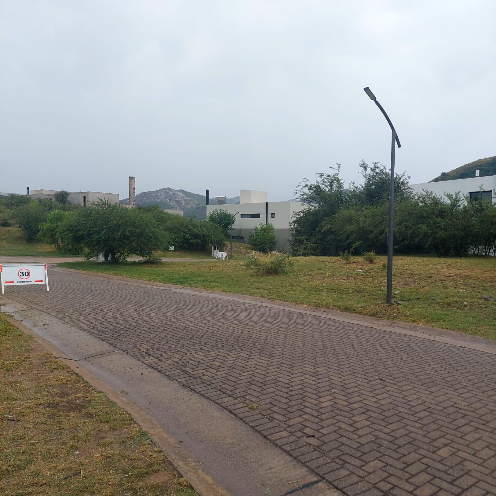 Terreno venta Colinas de la Deseada esquina 456 M