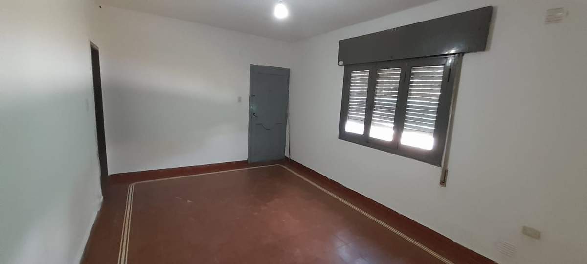 Casa en Alquiler - 2 Dormitorios  Escritorio en Residencial América