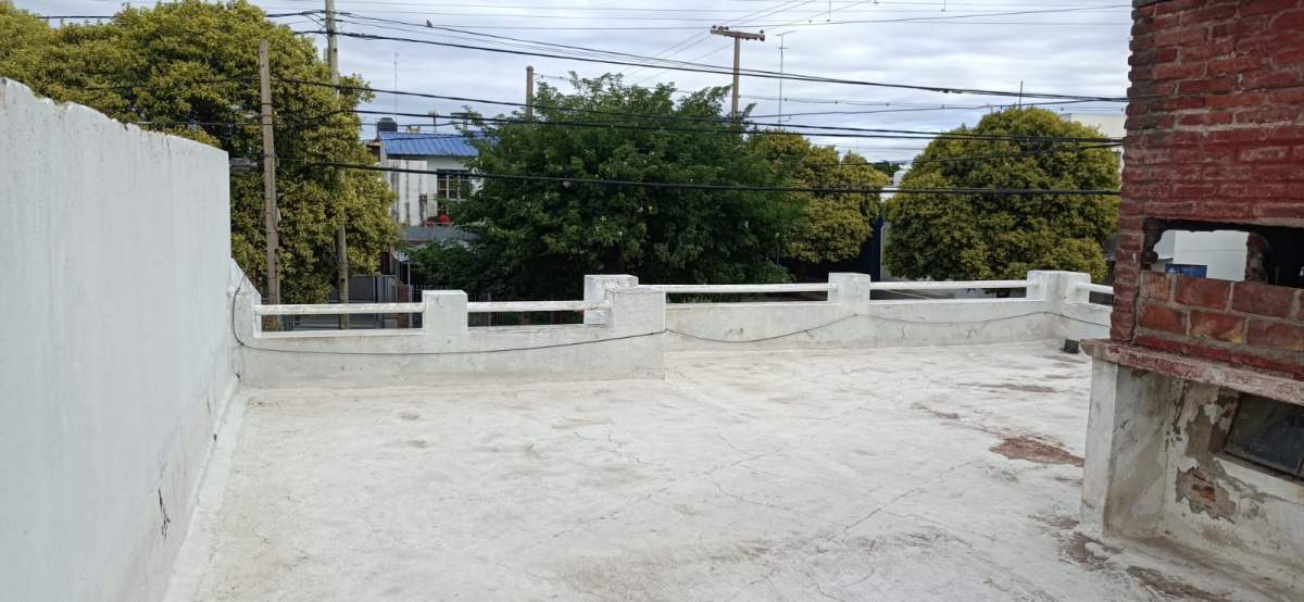 Casa en Alquiler - 2 Dormitorios  Escritorio en Residencial América