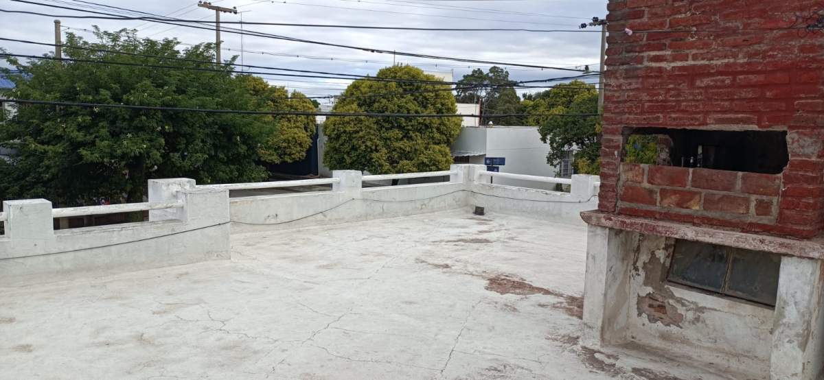 Casa en Alquiler - 2 Dormitorios  Escritorio en Residencial América