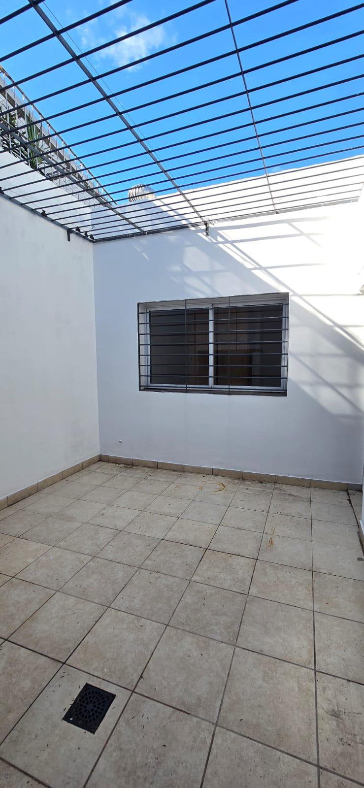 CASA-DPTO DE 2 DORM. CON PATIO