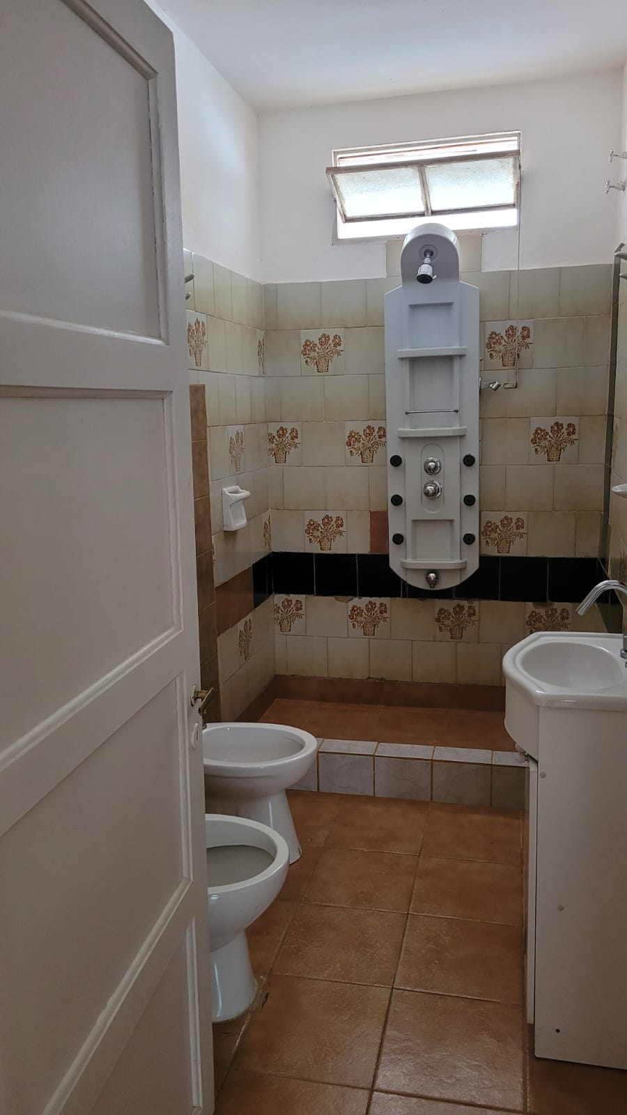 CASA EN ALQUILER EN PLANTA ALTA BARRIO VILLA CABRERA