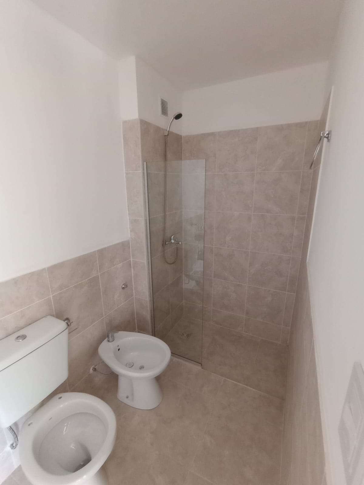 DEPARTAMENTOS  ZONA IDEAL DOS DORMITORIOS Y DOS BAÑOS MUY LUMINOSO CERCA DE TODO