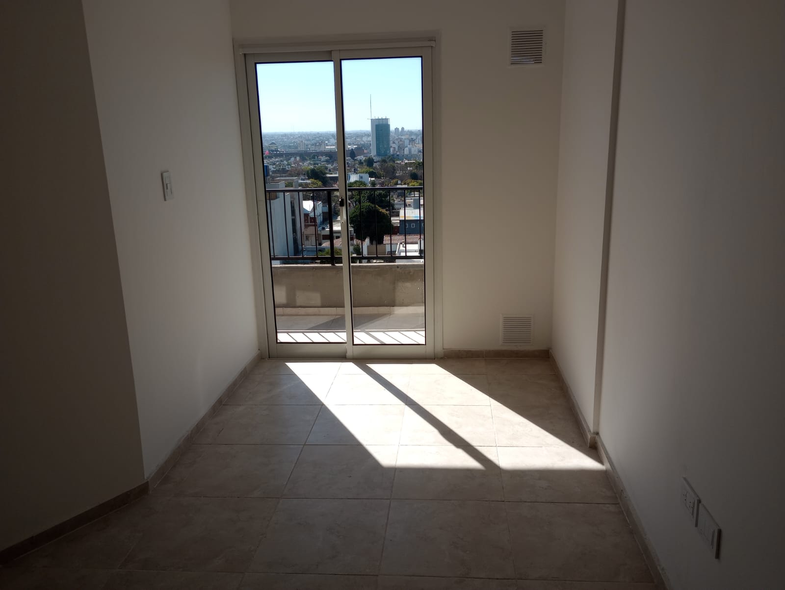 DEPARTAMENTOS  ZONA IDEAL DOS DORMITORIOS Y DOS BAÑOS MUY LUMINOSO CERCA DE TODO