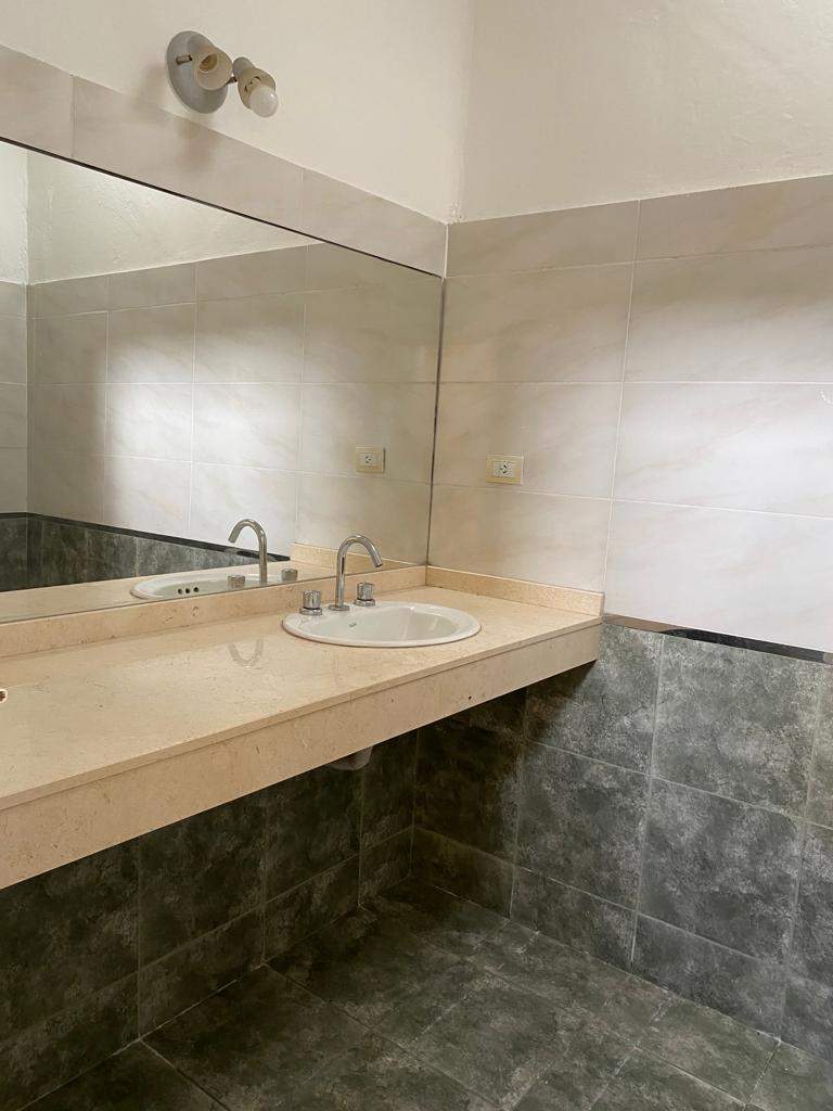 ALQUILER CASONA COMERCIAL MUDA TU EMPRESA A 5 MINUTOS DEL CENTRO Y METROS DE AVENIDA SANTA FE