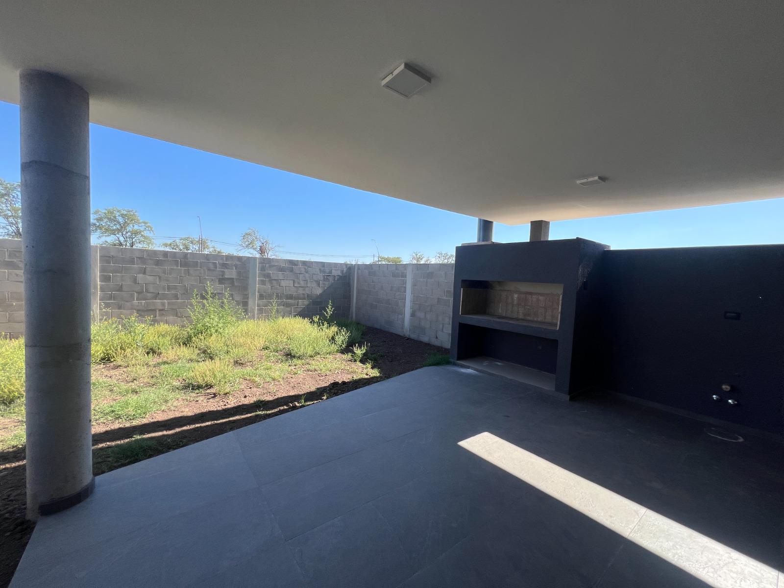 VENTA DE CASA  3 DORMITORIOS EN CUESTAS DE MANANTIALES II