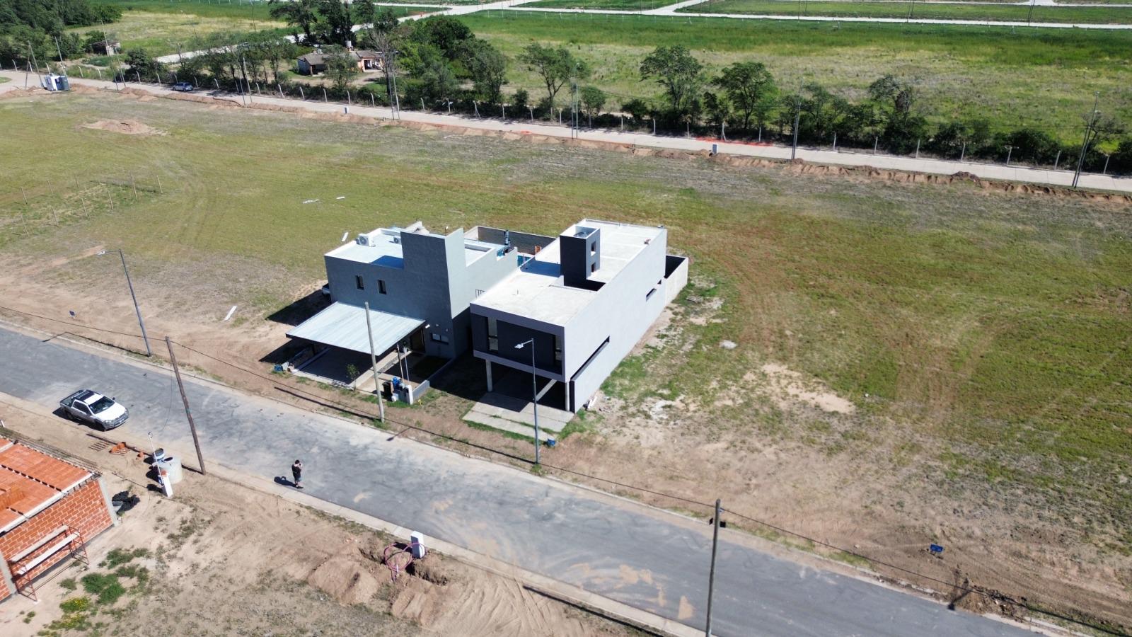 VENTA DE CASA  3 DORMITORIOS EN CUESTAS DE MANANTIALES II