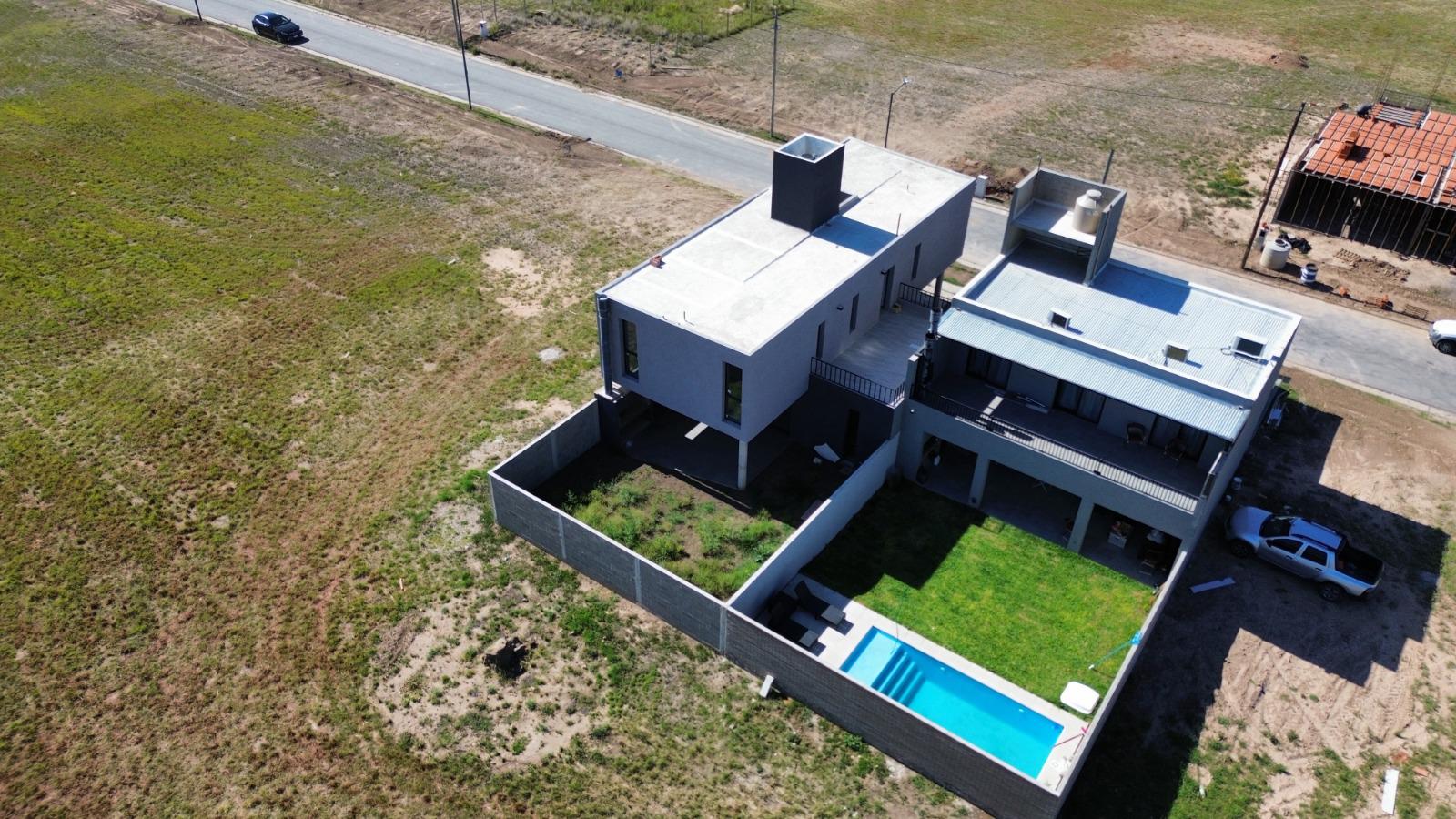 VENTA DE CASA  3 DORMITORIOS EN CUESTAS DE MANANTIALES II