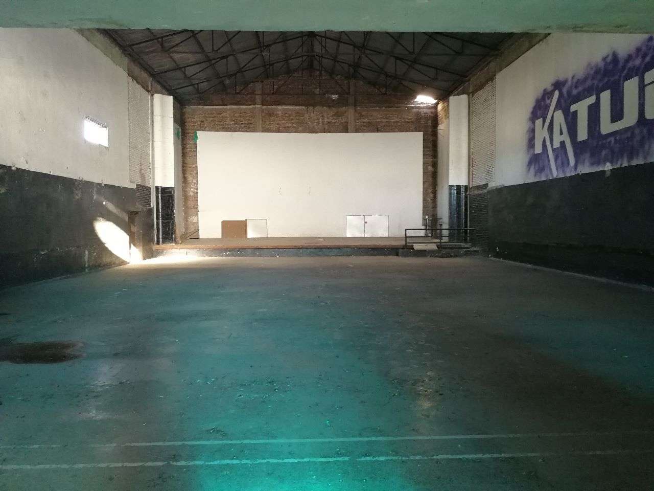 EX CINE-BOLICHE EN VENTA DESPEÑADEROS